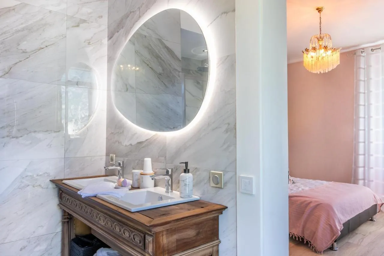 Le Clos Grillet La Chambre Bed & Breakfast